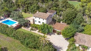 Bauernhof in Pollen�a Poble. Finca con tres casas de hu�spedes con gran paisaje de piscina en