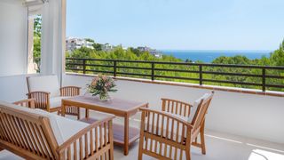 Attique  C/ des barranc. Exclusivo ático en venta en cas catala con vistas al mar moderni