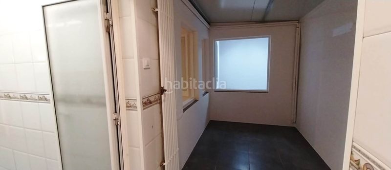 Foto f0d195ef-a104-479c-b947-23a9e2fb6104. Oficina a El Clot Barcelona