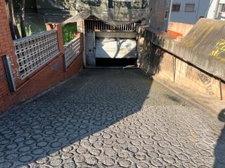 Aparcament cotxe a Carrer de la circumval-lació 113