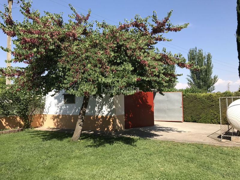 Foto 4e7879f1-f2f8-4bf7-bf4d-37d7003e5779. Xalet amb xemeneia calefacció aparcament piscina a Lleida