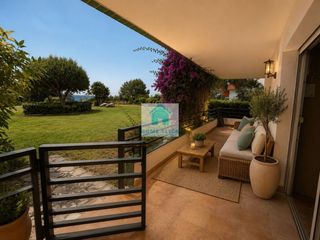 Rent Apartment  Passeig marítim. Apartamento frente al mar con acceso directo a la playa