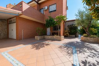 Xalet  Calle de mosc�. Chalet adosado en venta en mosc�