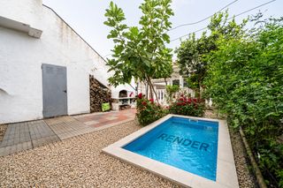 Casa a La Regia. Bungalow en primera planta con amplios espacios exteriores priva