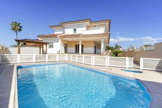 House in Santiago de La Ribera. Villa de lujo en san javier con 5 dormitorios y 6 aseos, sotano