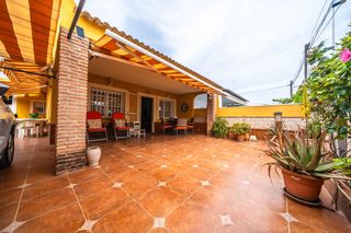 Casa in Santiago de La Ribera. Casa en planta baja ubicada en una de las mejores zonas de santi