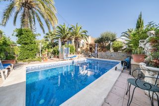 Casa in Centro de la Ciudad Quesada. Villa con piscina privada, 3 dormitorios, solaacuterium en una p