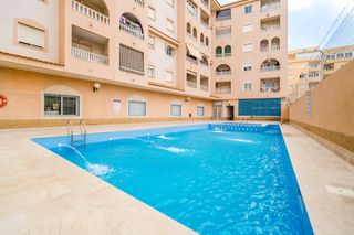 Pis a El Molino. Apartamento en el centro de torrevieja con 2 dormitorios, 1 bant