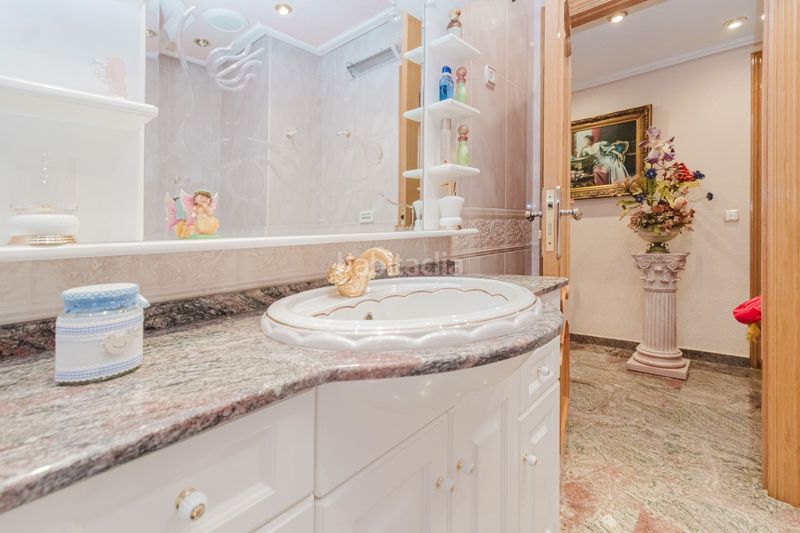 Foto e41269c2-9ec4-4b8f-9734-8a774b22ae42. Casa adossada amb aparcament a Centro Alcázares (Los)