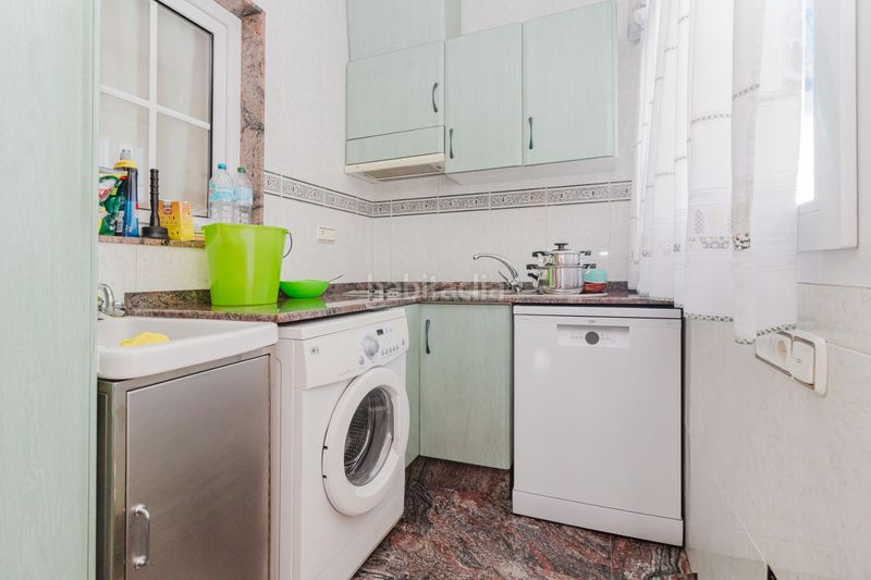 Foto f3e1efd6-55d4-4d1e-9c2a-eea4b35fc38b. Casa adossada amb aparcament a Centro Alcázares (Los)