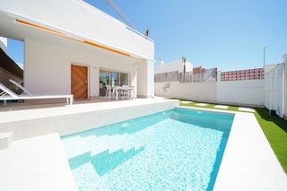 Rent House in Pilar de la Horadada Ciudad. Alquiler vacacional disponible uacutenicamente para corta estanc