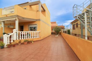 House en Los Nietos. Casa de 3 dormitorios, jardiacuten, terraza en los nietoscasa re