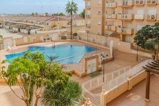 Apartment en San Pedro del Pinatar. Apartamento en lo pagaacuten con piscina, garaje y a solo 900 m