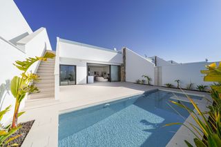 Casa en Las Lomas de Rame-Bah�a Bella. Villa independiente con 3 dormitorios y piscina privada en los a