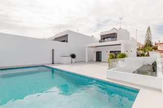 Casa en Rojales. Villa con piscina y garaje privados en ciudad quesadavivienda  r