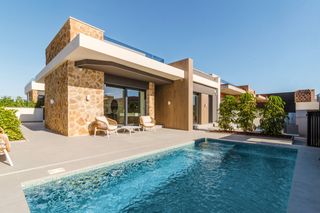 Casa en Rojales. Villa independienteampnbspcon 3 dormitorios, piscina privada y s