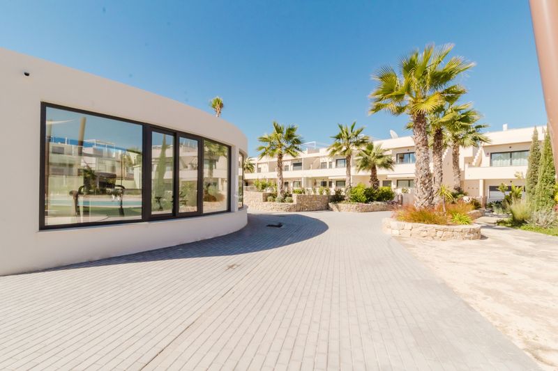 Foto 4d5764b2-8d60-4d79-b292-303af4ad7d67. Casa amb aparcament piscina a Playa de los Náufragos Torrevieja