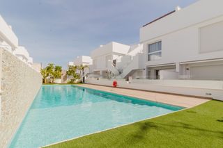 Casa a Pilar de la Horadada Ciudad. Bungalow en planta baja con piscina comunitaria en pilar de la h
