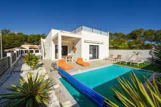 Casa a El Pinar de Campoverde. Villa independiente con piscina privada en pinar de campoverdevi