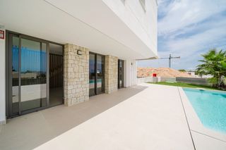 Casa en Golf Bah�a. Villa con 3 dormitorios y piscina privada en finestratvivienda r