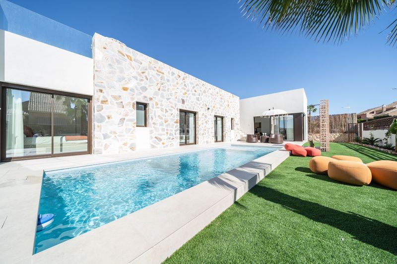 Foto bfa5efb1-0fb8-4a0c-b295-c888ff5abe8e. Haus mit pool in Algorfa