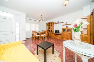 Casa a schiera en Dolores de Pacheco-Santa Rosal�a. Casa adosada en dolores de pacheco cerca del campo de golf de la