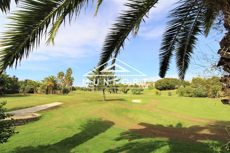 Foto 43a3ee45-52d9-4728-ad4c-838a80890898. Casa amb piscina a Campoamor Orihuela