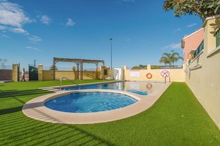 Flat en Roda. Exclusivo bungalow en roda con espacio exterior y piscina comuni