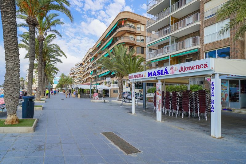 Foto 6572dbdd-e5b4-4d3e-ad5d-948069f548c9. Casa amb piscina a Centro - Muelle Pesquero Torrevieja