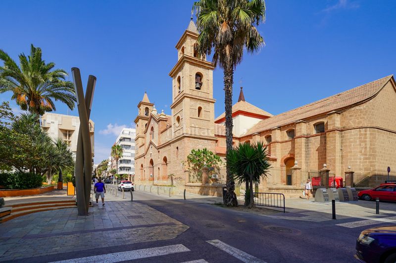 Foto f48e6704-31b3-4183-9b1b-027ace4a969e. Casa amb piscina a Centro - Muelle Pesquero Torrevieja