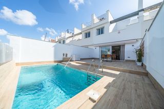 Maison à Las Lomas de Rame-Bahía Bella. Casa adosada con garaje en primera linea de golf en los alcaacut