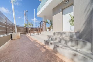 Pis a Pilar de la Horadada Ciudad. Apartamento en planta baja con 2 dormitorios y piscina comunitar