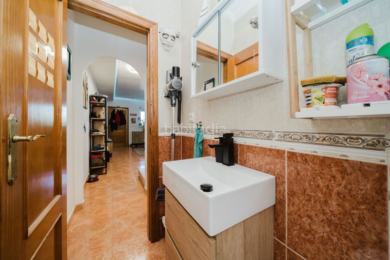 Foto a92604eb-7a70-4a6c-924e-cda11a0ceb57. Casa adossada amb aparcament piscina a Zona Carrefour - Urbanizaciones Torrevieja