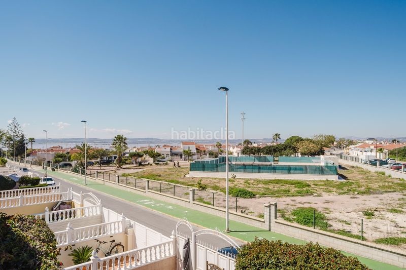 Foto acfc46ca-f937-4669-84ca-233d63d8cdb5. Casa adossada amb aparcament piscina a Zona Carrefour - Urbanizaciones Torrevieja