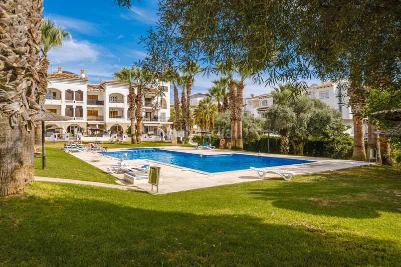 Foto d4d808a1-2005-4c5a-bbcc-fd9131420a3f. Apartament amb piscina a Villamartín-Las Filipinas Orihuela