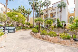 Apartament a Zona Playa de los Locos. Apartamento atractivo en planta baja con 2 dormitorios y terraza