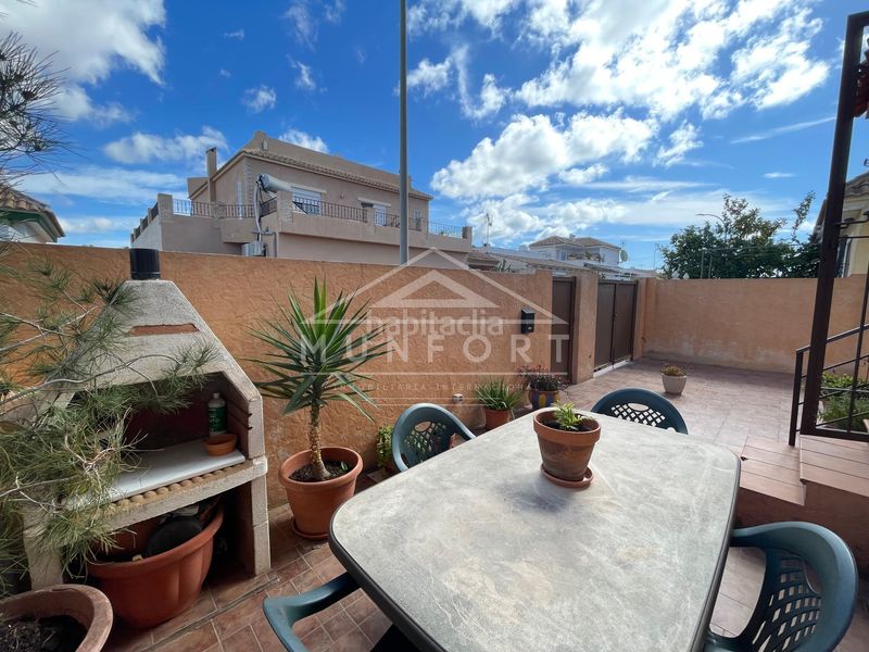 Foto 291860ea-fd25-4eb4-baf7-50d093f3ab9b. Casa villa en los narejos con 5 dormitorios, piscina comunitaria y parcela de 117 msup2vivienda ref dh1765 dormitoriosjardiacuten de 11 en Alcázares (Los)