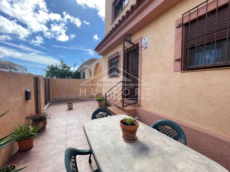 Foto d4bc4544-950e-4da7-bb79-a1d84d7c658f. Casa villa en los narejos con 5 dormitorios, piscina comunitaria y parcela de 117 msup2vivienda ref dh1765 dormitoriosjardiacuten de 11 en Alcázares (Los)