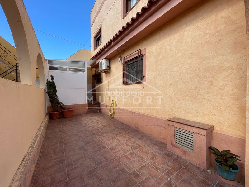 Foto db60bcf9-de71-4896-a9ba-398b8dbf112e. Casa villa en los narejos con 5 dormitorios, piscina comunitaria y parcela de 117 msup2vivienda ref dh1765 dormitoriosjardiacuten de 11 en Alcázares (Los)