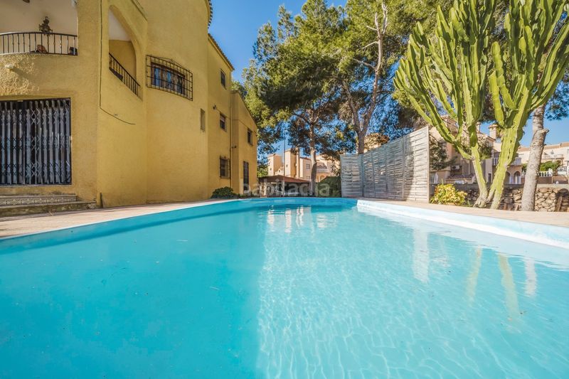 Foto 00390939-01a3-4b53-9d38-deb156fefe0d. Casa amb aparcament piscina a Villamartín-Las Filipinas Orihuela