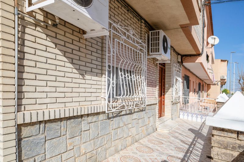 Foto 198c308e-99ab-44e0-8b2a-4cb1d6bf9477. Casa adossada a Centro Alcázares (Los)