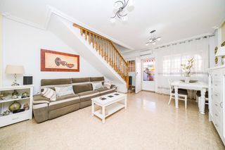 Lloguer Casa adossada a Los Peñascos-El Salero-Los Imbernones. Ref jb016chalet pareado de 82 msup2 construidos, con 3 dormitori