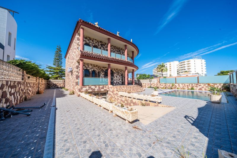 Foto fb8d5eb8-75df-417d-a9cb-c980d7177cd4. Xalet amb aparcament piscina a La Zenia Orihuela