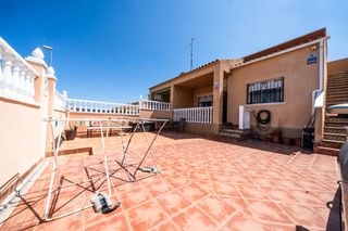 House in Zeniamar - Horizonte - La Campana. Villa en punta prima con 2 dormitorios, solaacuterium privado y