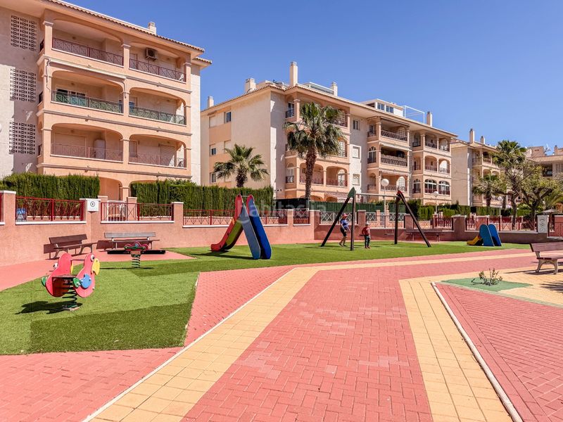 Foto c6ee7bc9-a2d7-430a-b552-3e8b3cdbe4e4. Pis amb aparcament piscina a Playa Flamenca Orihuela