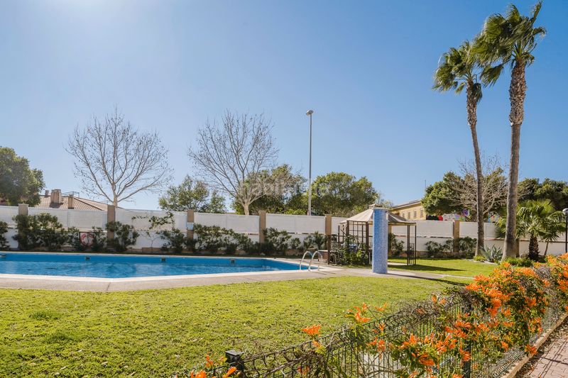 Foto 1e2429f2-cbc5-40f6-857b-a2e32c1e9186. Casa amb aparcament piscina a San Cayetano Torre - Pacheco