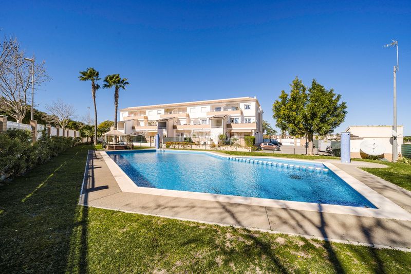 Foto bd89b027-c5e6-4304-991e-1a14e989d570. Casa amb aparcament piscina a San Cayetano Torre - Pacheco