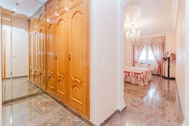 Foto b68c1d47-5052-4211-93ff-b975b66cb3c9. Casa adossada amb aparcament a Centro Alcázares (Los)