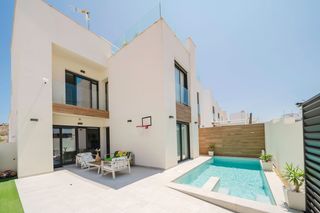 Casa in Benijófar. Ref dh260villa en venta en benijoacutefar con 163msup2 construid