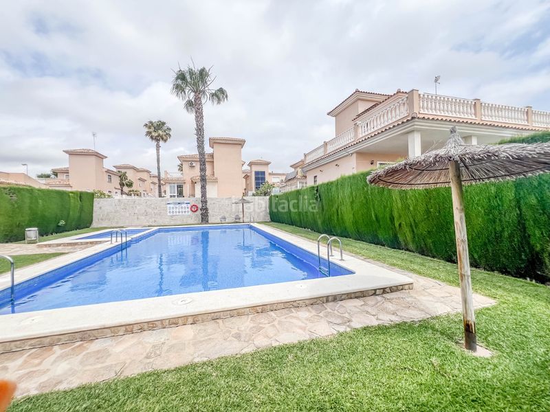 Foto 1f78023f-126f-460b-85e5-916b497562a6. Casa adossada amb aparcament piscina a Los Balcones y los Altos Orihuela